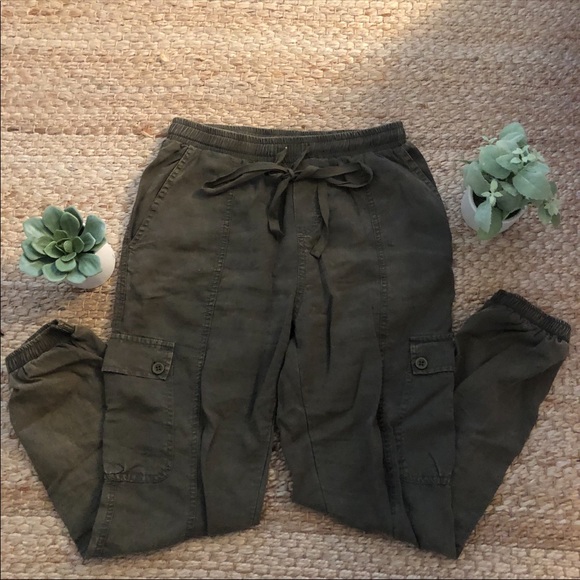 Green Cargo Cropped Pants - Picture 3 of 4